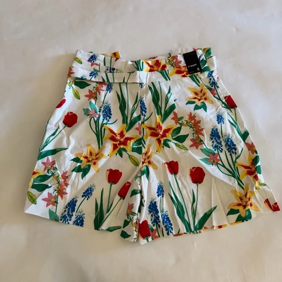 White Vinrant Floral Print Multicolor Women's Shorts - Picture 1 of 4
